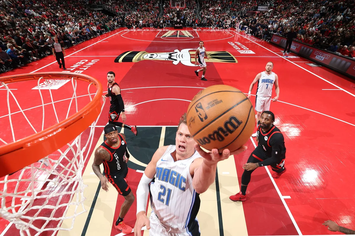 NBA篮球赛事现场，伟德体育品牌展示