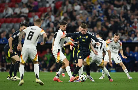 欧洲杯足球赛事现场，伟德体育作为官方合作伙伴